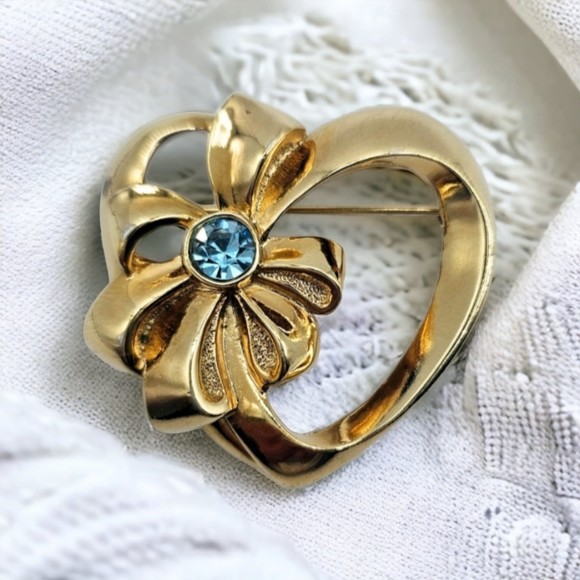 Avon Brooch Vintage Heart Ribbon Bow Blue Rhinestone Gold Tone Sweetheart Pin - Picture 4 of 11